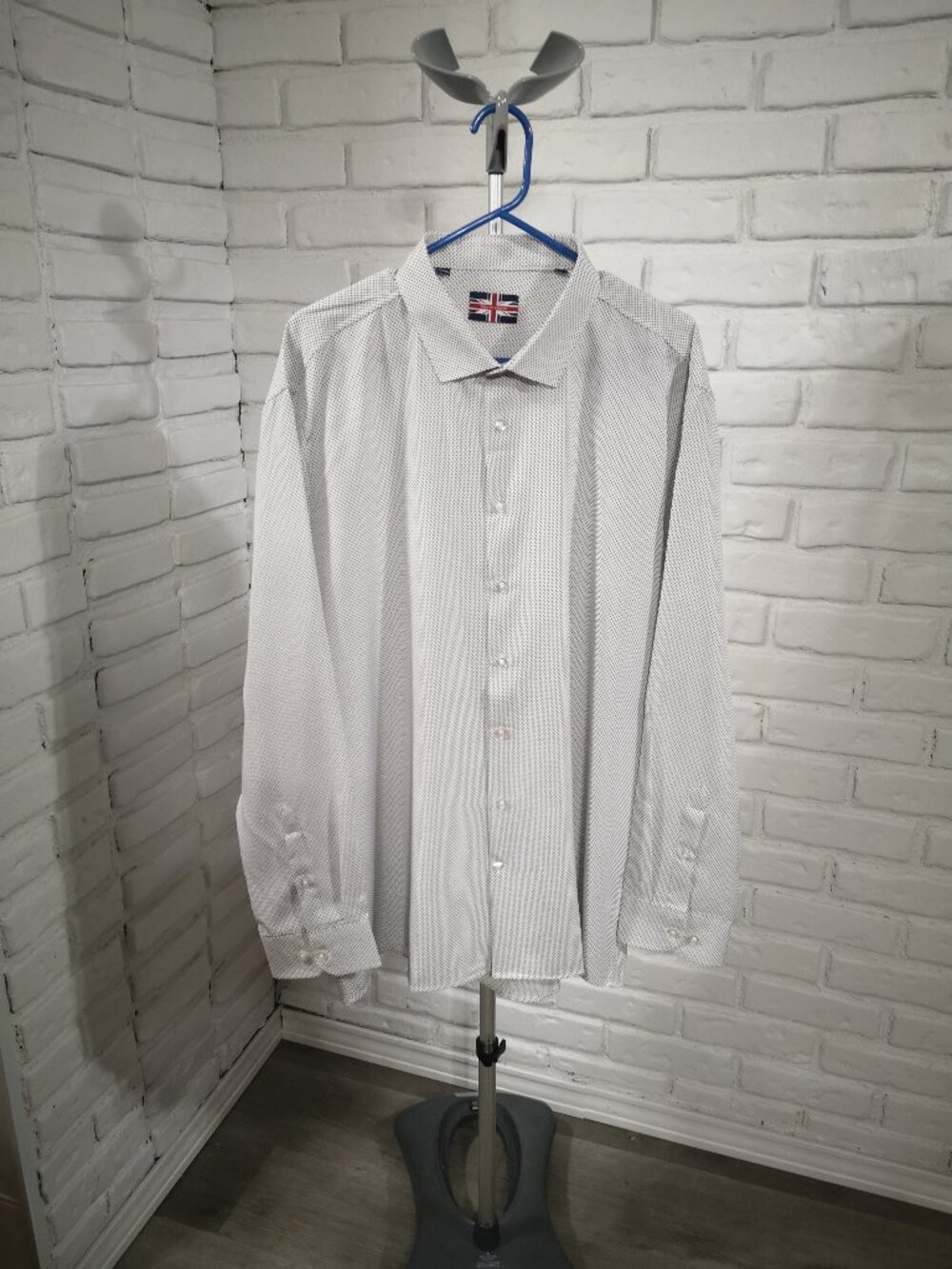 Soul of London NWOT Men's Size 18.5 (XXL) Lt Grey & Micro Black Dots Dress Shirt